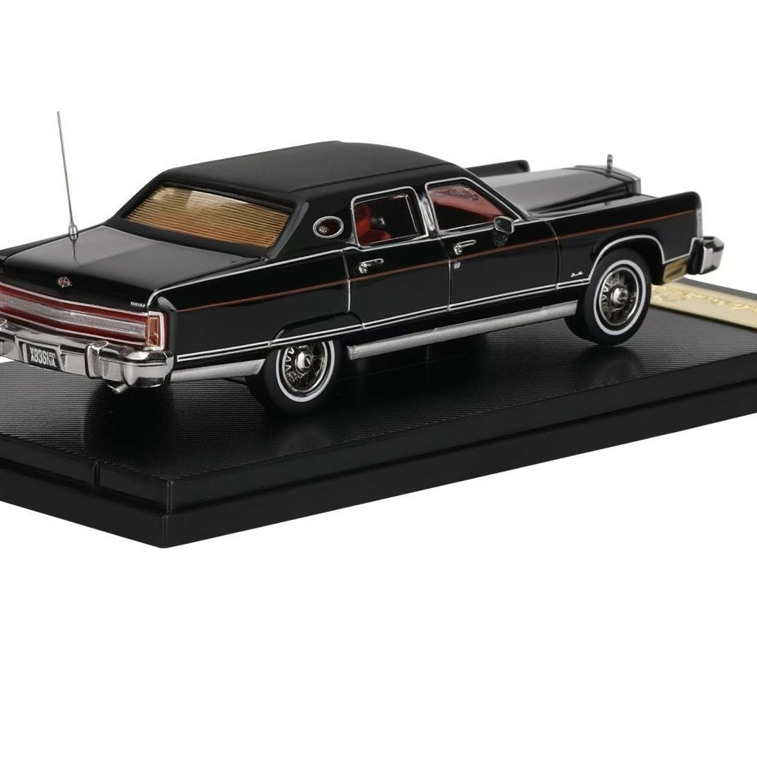Turning Crush 1:64 Lincoln Continental Town Car Black