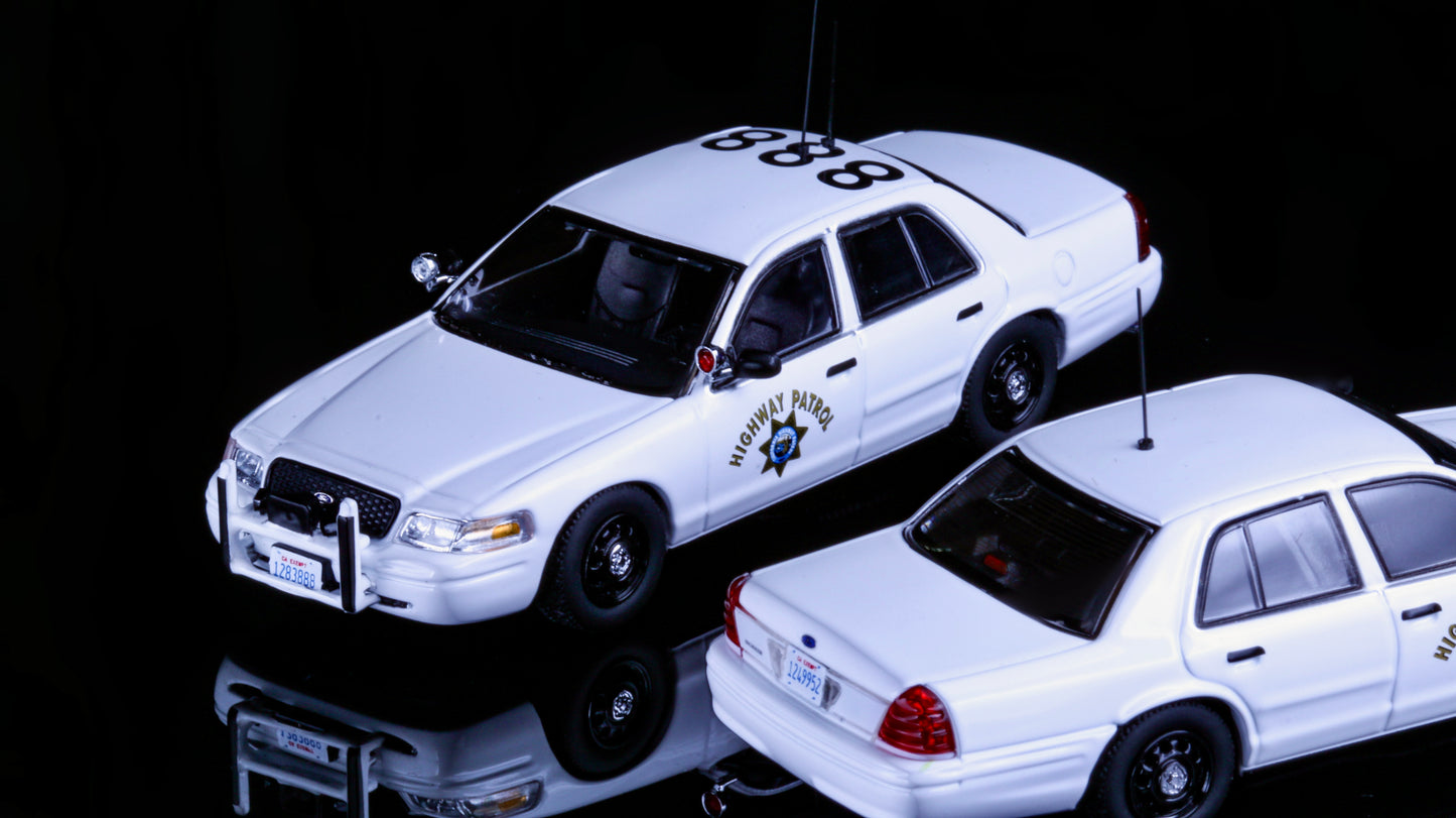 Rollin 1:64 Ford Crown Victoria California Highway Patrol Polar Bear