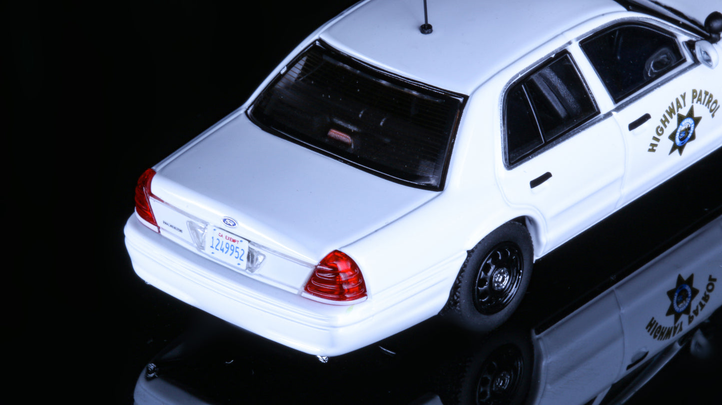 Rollin 1:64 Ford Crown Victoria California Highway Patrol Polar Bear