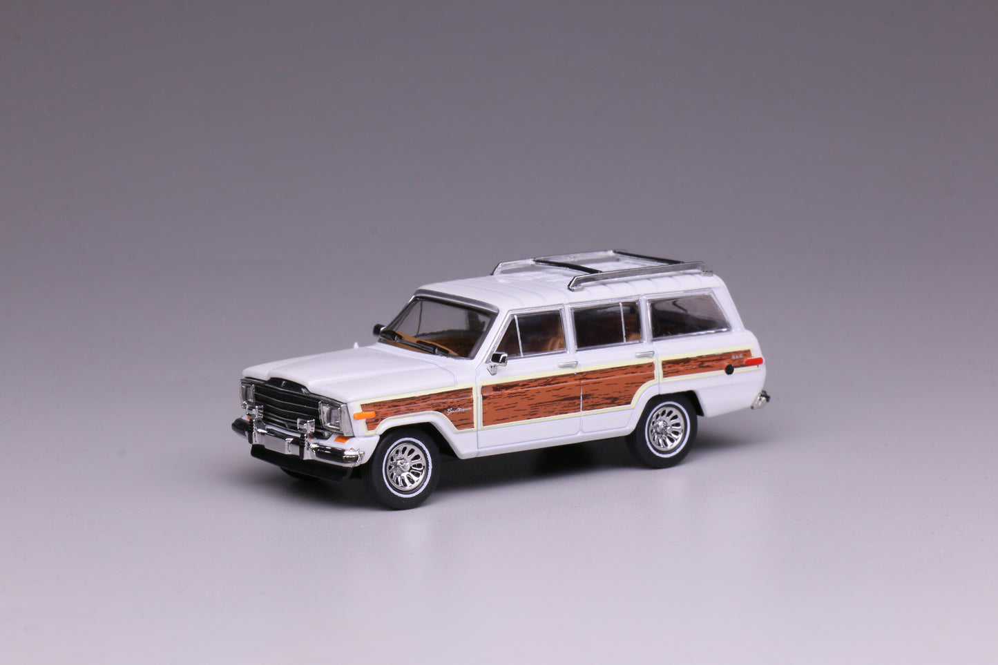596 1:64 Jeep Wagoneer White Wood Sides