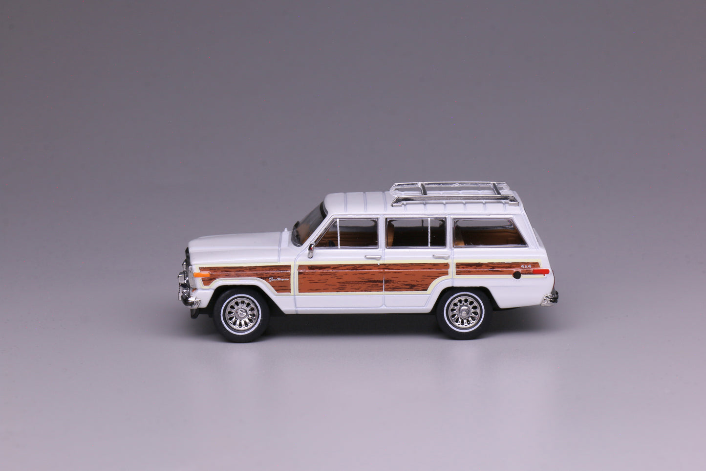 596 1:64 Jeep Wagoneer White Wood Sides
