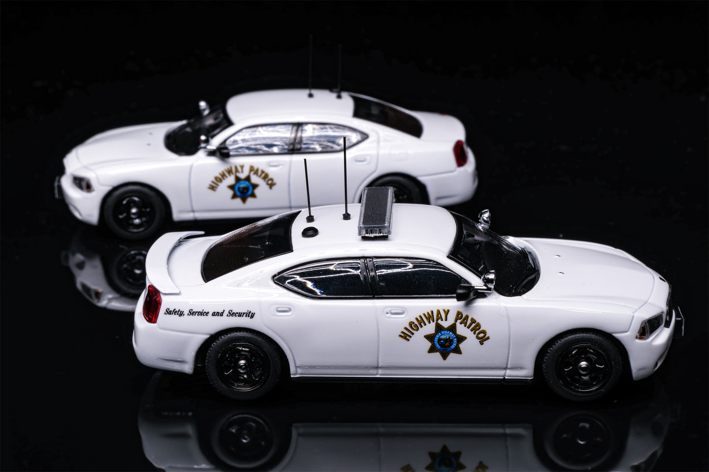 Rollin 1:64 California Highway Patrol CHP charger 08 SMPV Polar Bear