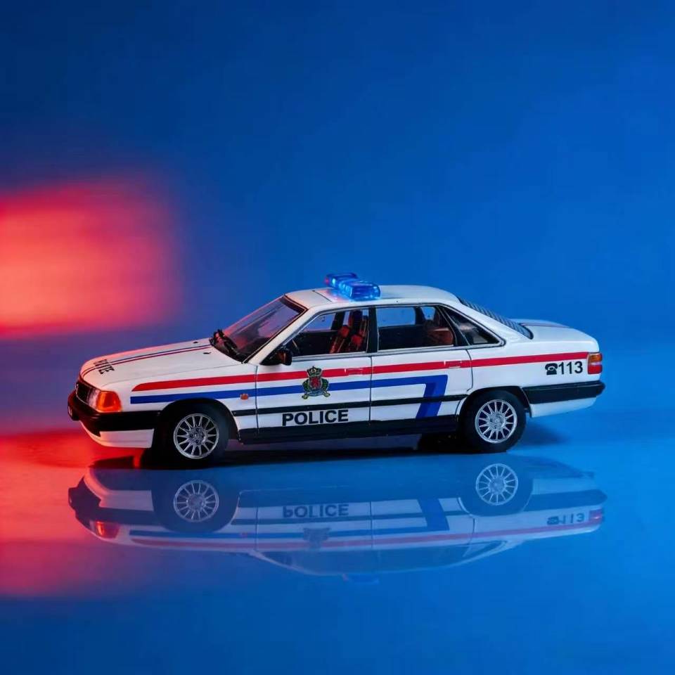 Rhino Model 1/64 RM Audi 100 C3 Police