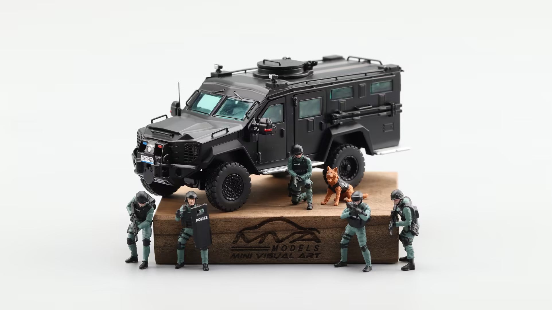 MINI VISUAL ART 1/64 Bearcat with metal figure - Black – Chasewheels2