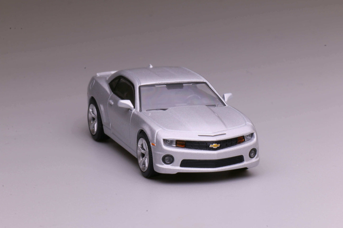 596 1:64 Camaro Diecast Muscle Car Silver