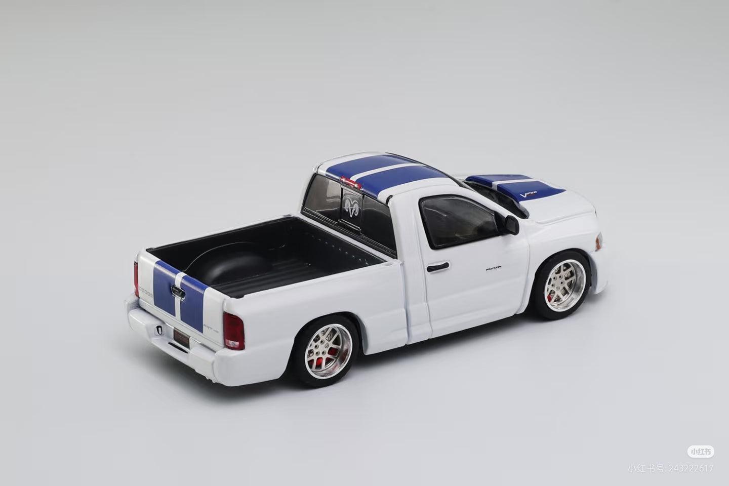 Shoom x GCD 1:64 Dodge RAM SRT-10 White With bearing wheels and accessrories