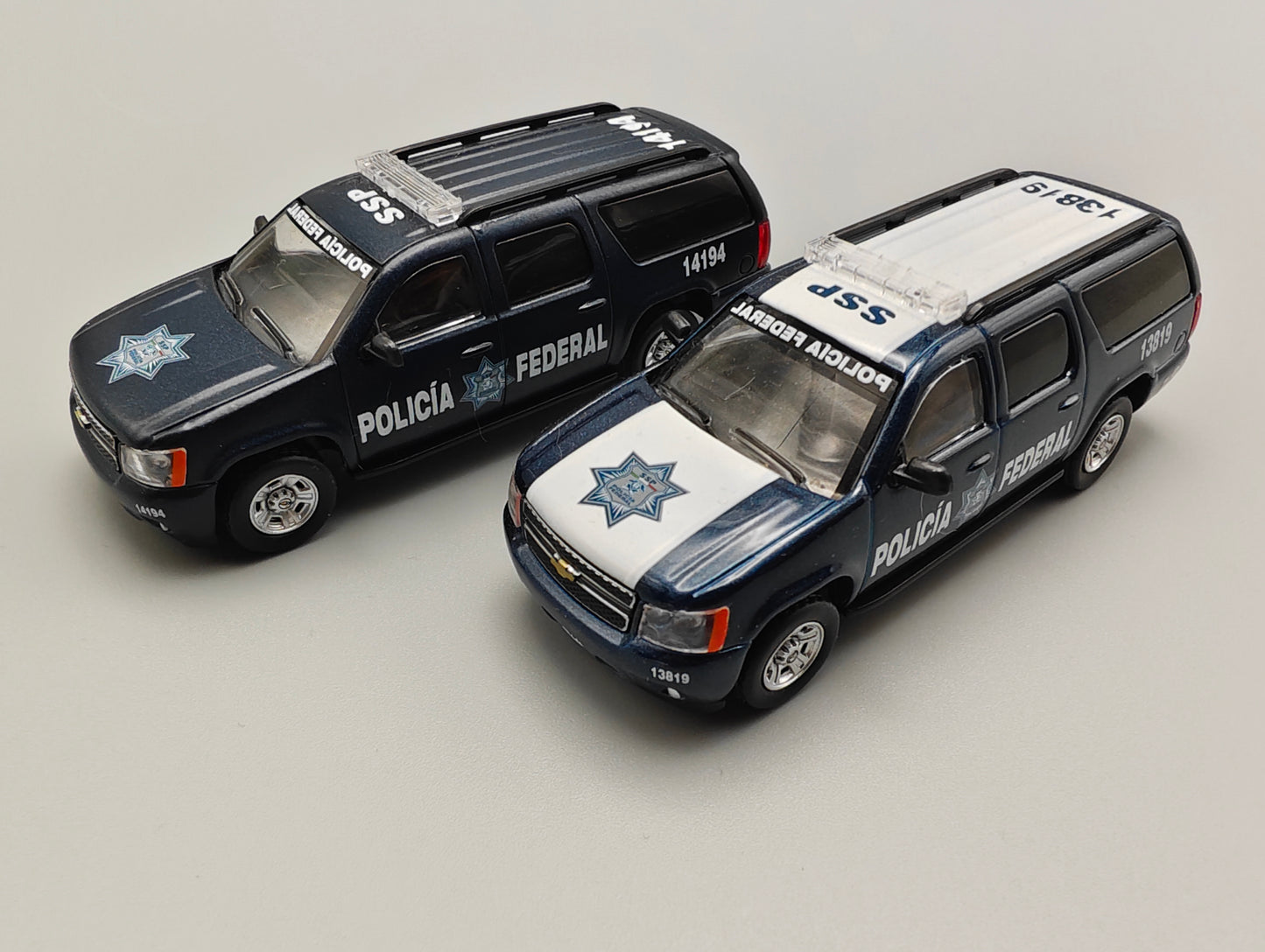 596 1:64 Mexico Exclusive Chevrolet Suburban Mexico Federal Police 2 version