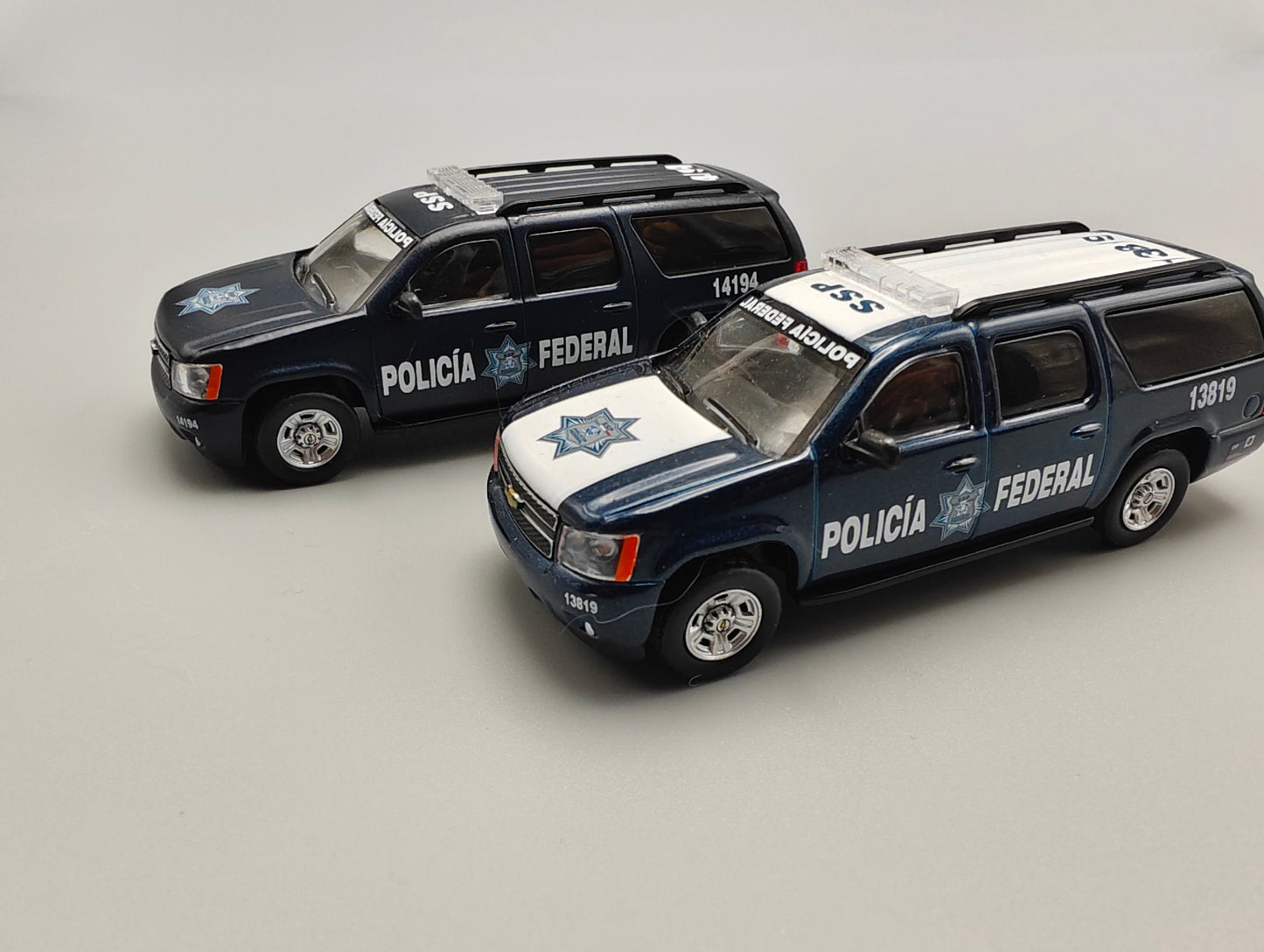 596 1:64 Mexico Exclusive Chevrolet Suburban Mexico Federal Police 2 version