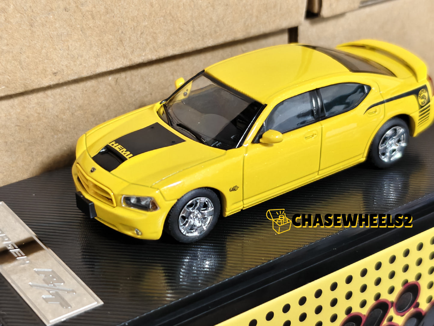 Rollin 1:64 Dodge Charger 08 R/T Yellow
