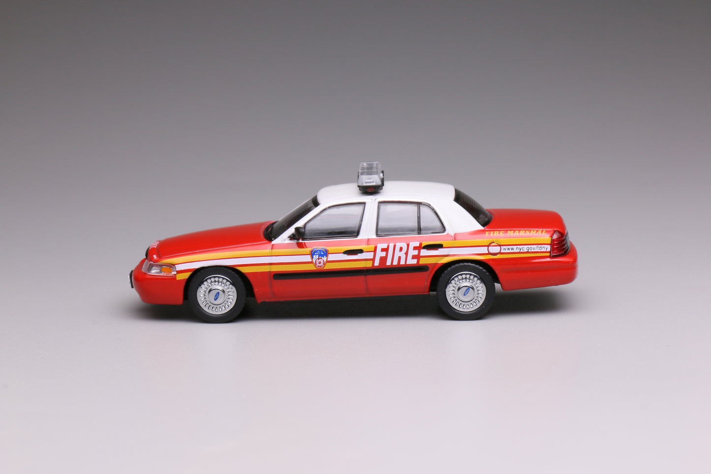 596 1:64 Ford CV CROWN VICTORIA New York Fire Department FDNY