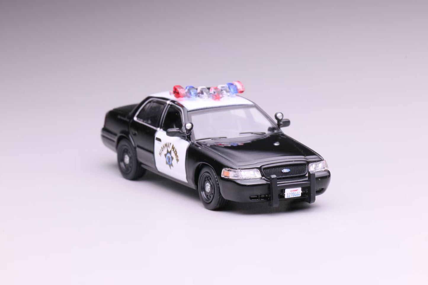 596 1:64 Ford CV Crown Victoria California Highway Patrol (chp)