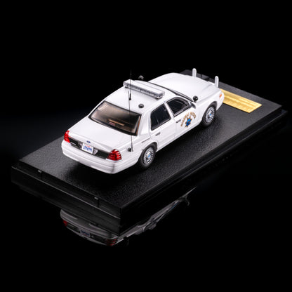 [Pre-order] Rollin 1:64 White California Highway Patrol Polar Bear Crown Victoria CHP No.141