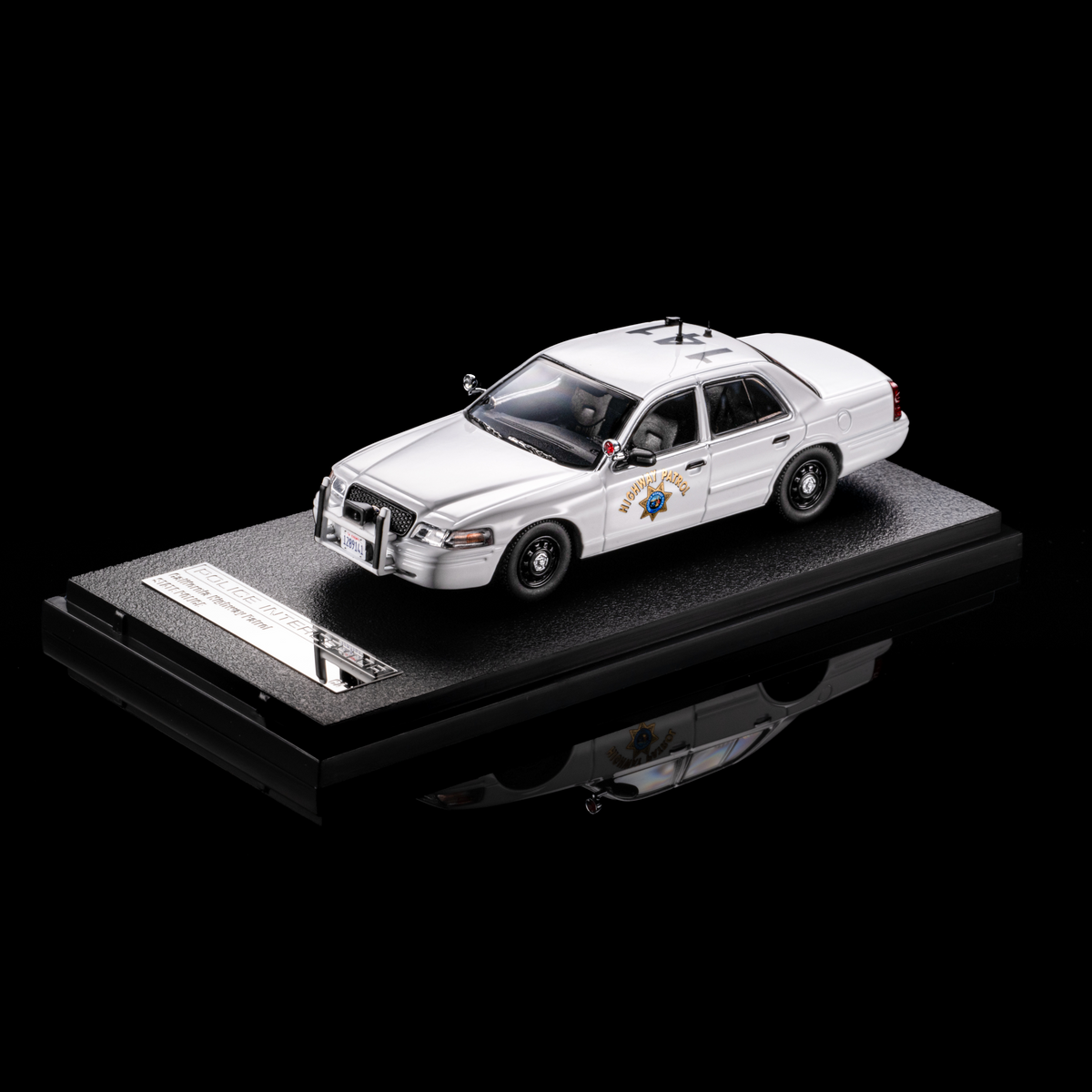 [Pre-order] Rollin 1:64 White California Highway Patrol Polar Bear Crown Victoria CHP No.141