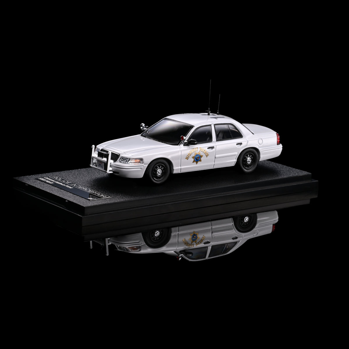 [Pre-order] Rollin 1:64 White California Highway Patrol Polar Bear Crown Victoria CHP No.141