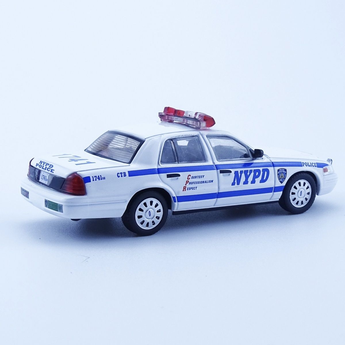 596 1:64 Ford CV CROWN VICTORIA NYPD