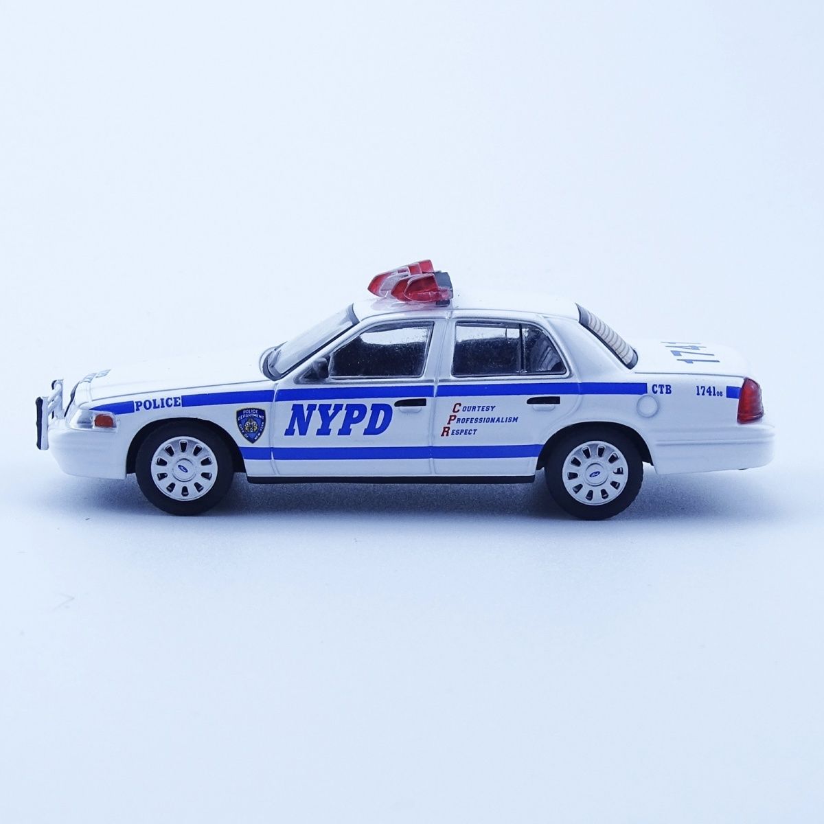 596 1:64 Ford CV CROWN VICTORIA NYPD