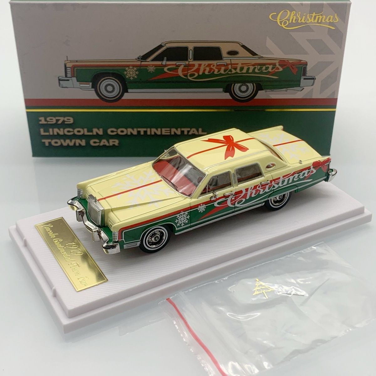 Turning Crush 1:64 Lincoln Continental Town Car Christmas Exclusive
