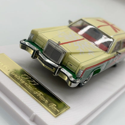 Turning Crush 1:64 Lincoln Continental Town Car Christmas Exclusive