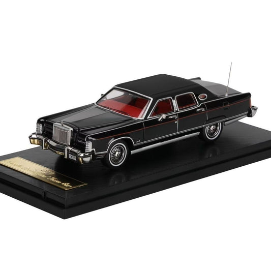 Turning Crush 1:64 Lincoln Continental Town Car Black