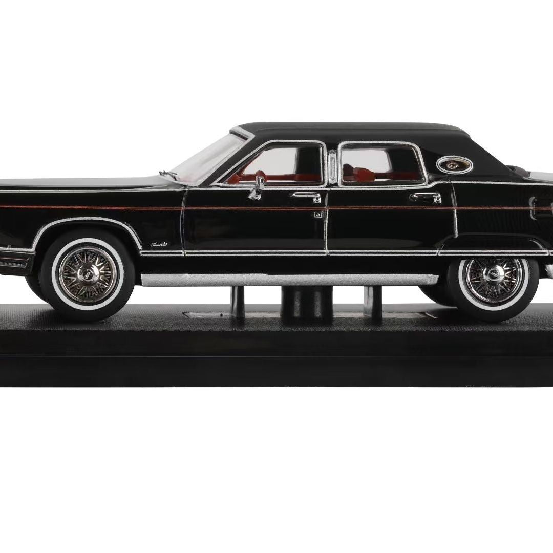 Turning Crush 1:64 Lincoln Continental Town Car Black
