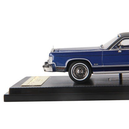 Turning Crush 1:64 Lincoln Continental Town Car Blue