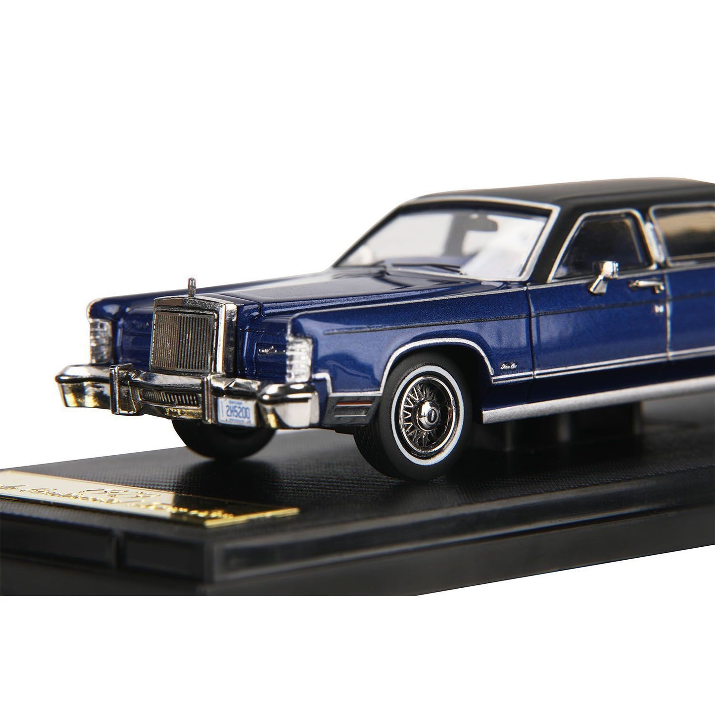Turning Crush 1:64 Lincoln Continental Town Car Blue