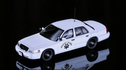 Rollin 1:64 Ford Crown Victoria California Highway Patrol Polar Bear