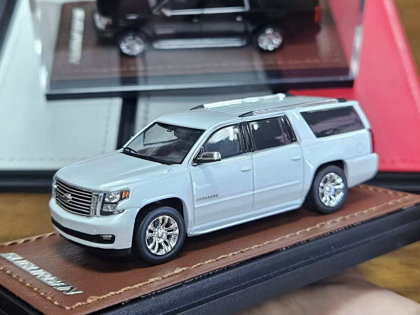 [Pre-order] GOC 1:64 2015 Chevrolet Suburban White