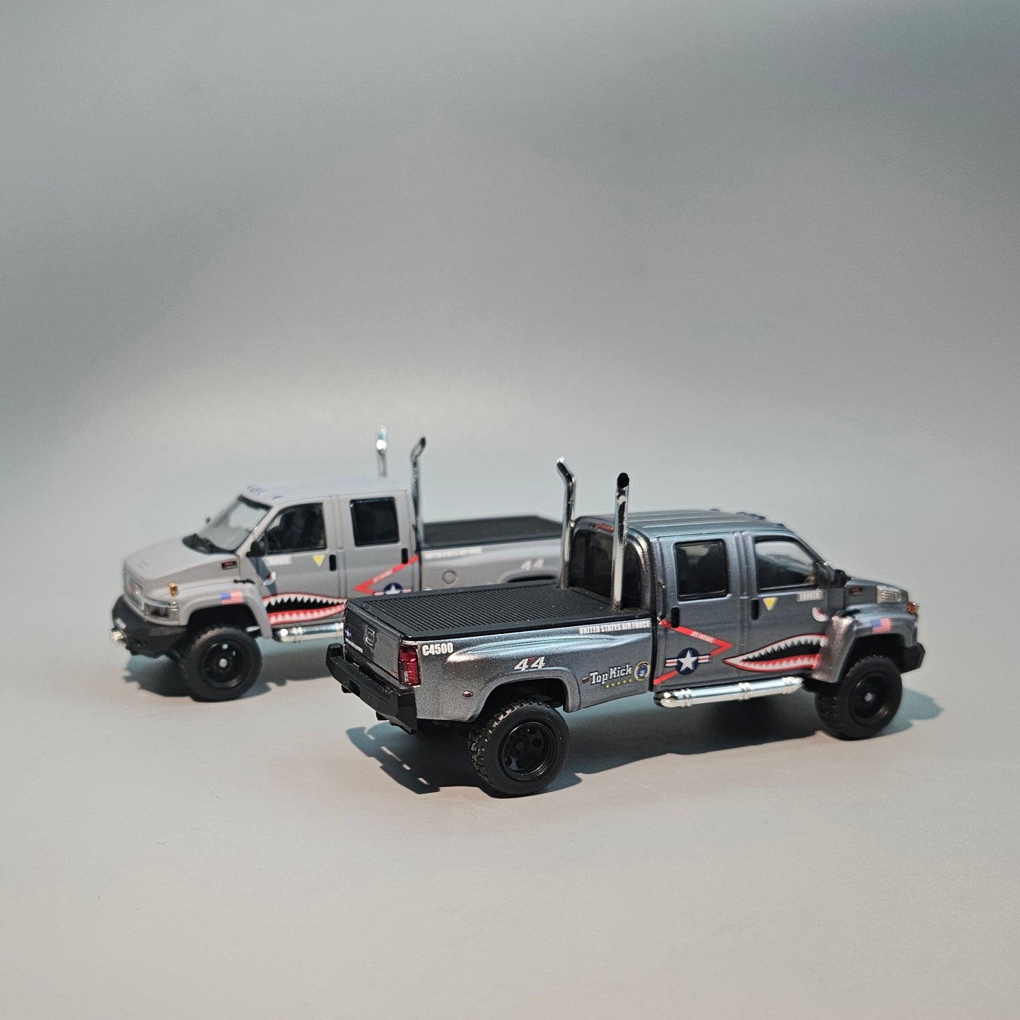 GOC 1/64 GMC TOPKICK C4500 The Grey Shark