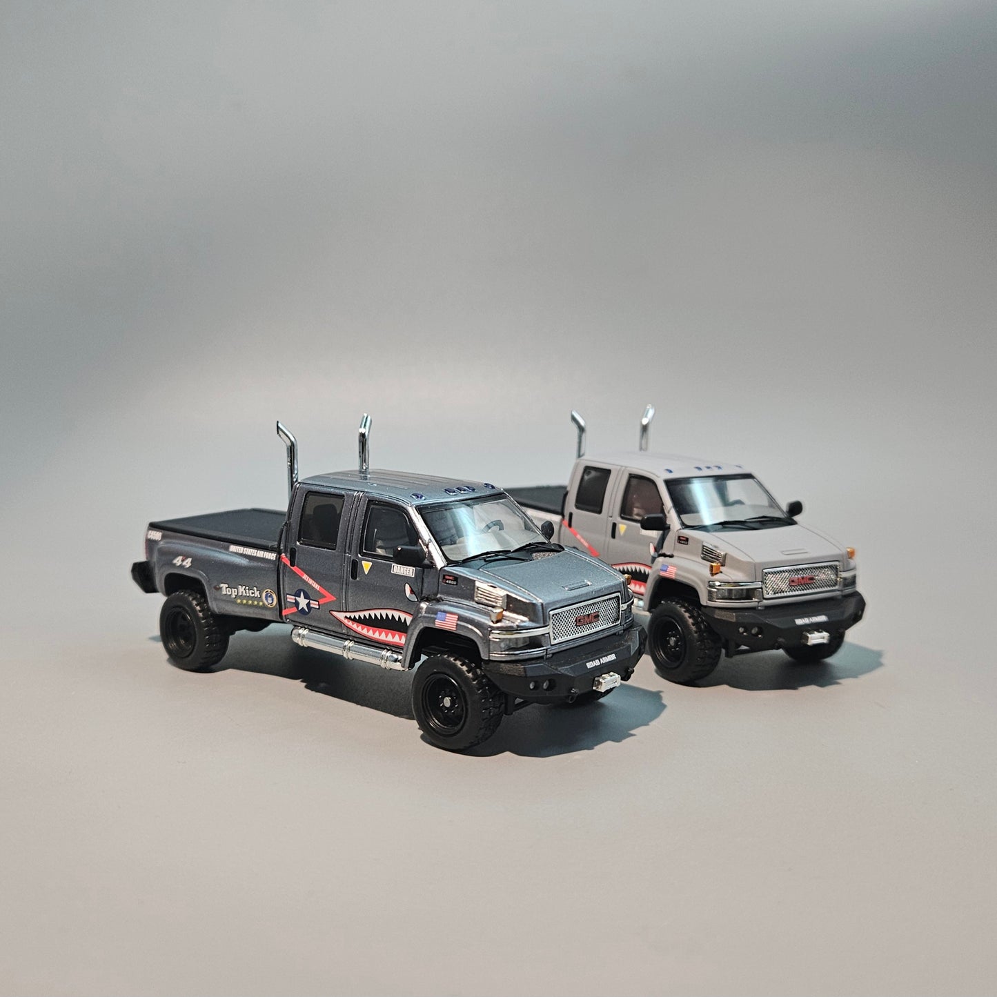 GOC 1/64 GMC TOPKICK C4500 The Grey Shark