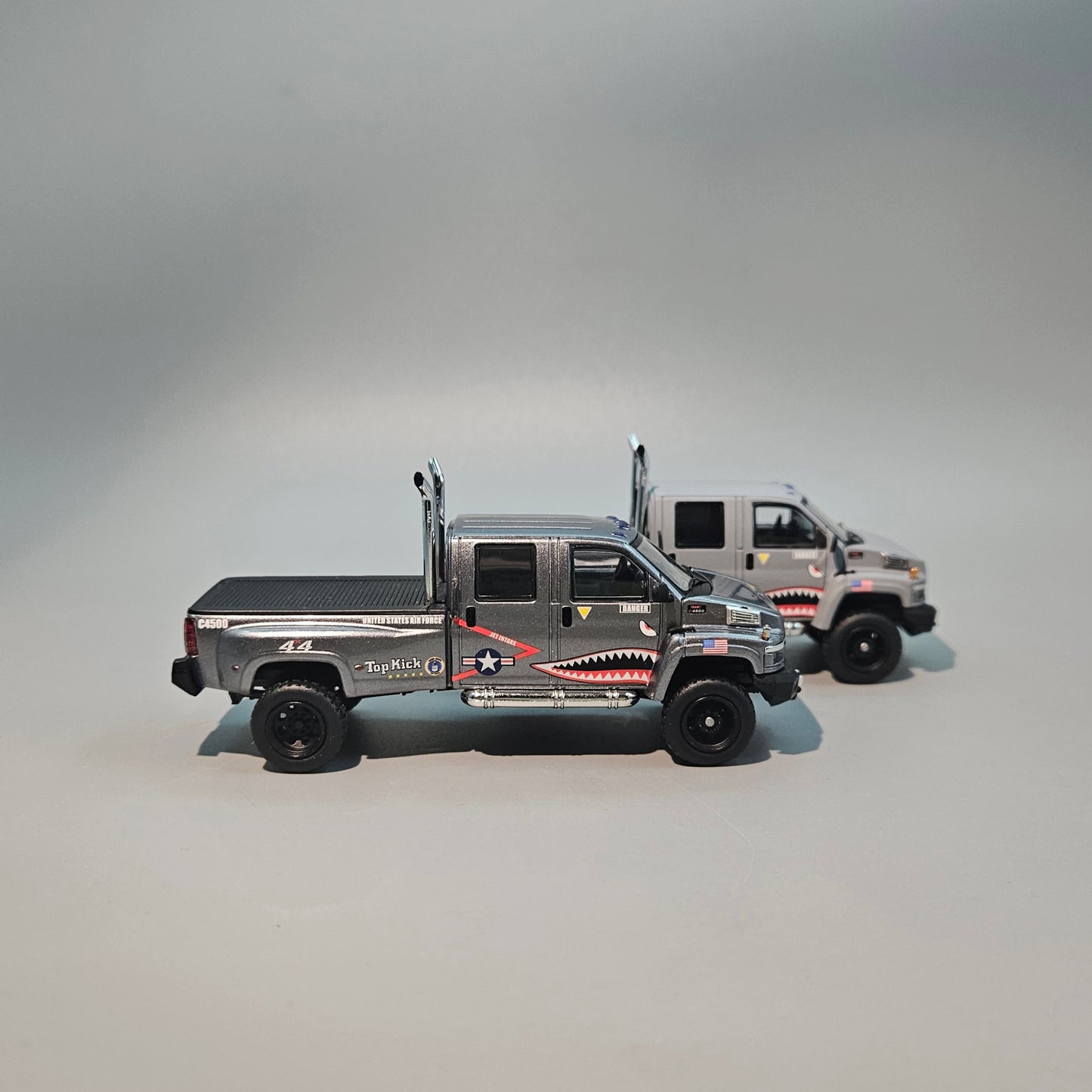GOC 1/64 GMC TOPKICK C4500 The Grey Shark