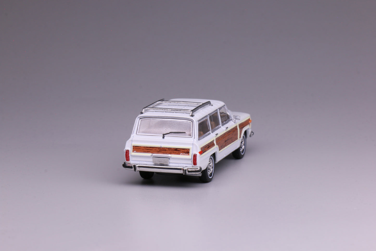596 1:64  Jeep Wagoneer White Wood Sides