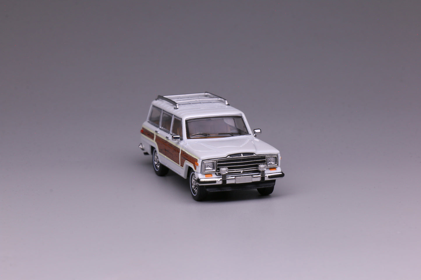 596 1:64  Jeep Wagoneer Sliver Wood Sides