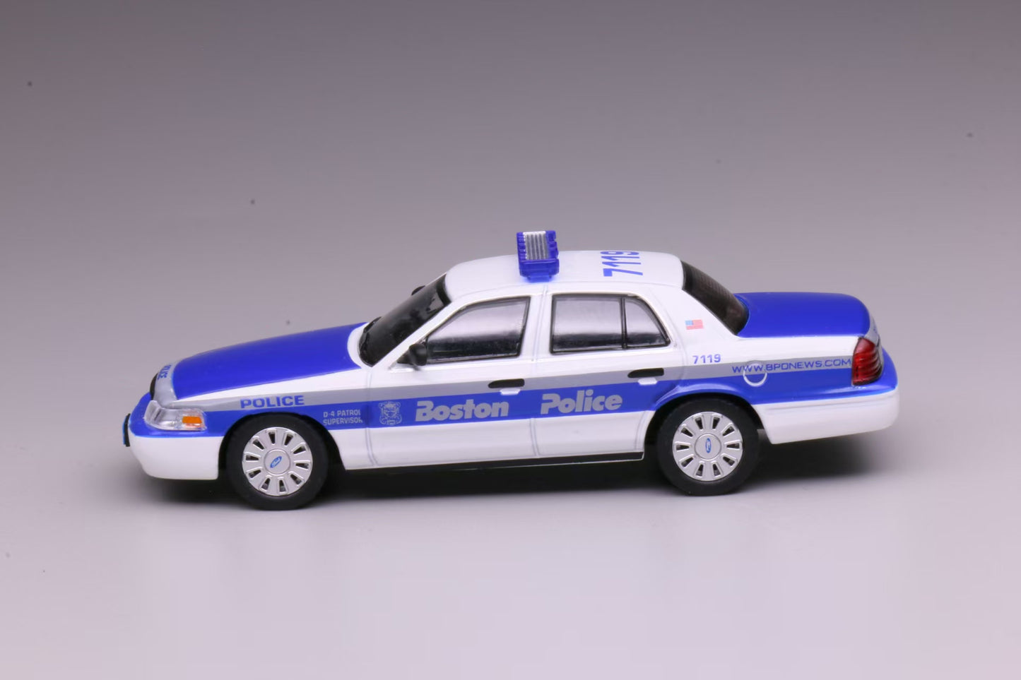 [Pre-order] 596 1:64 Ford CV Crown Victoria Boston Police Department