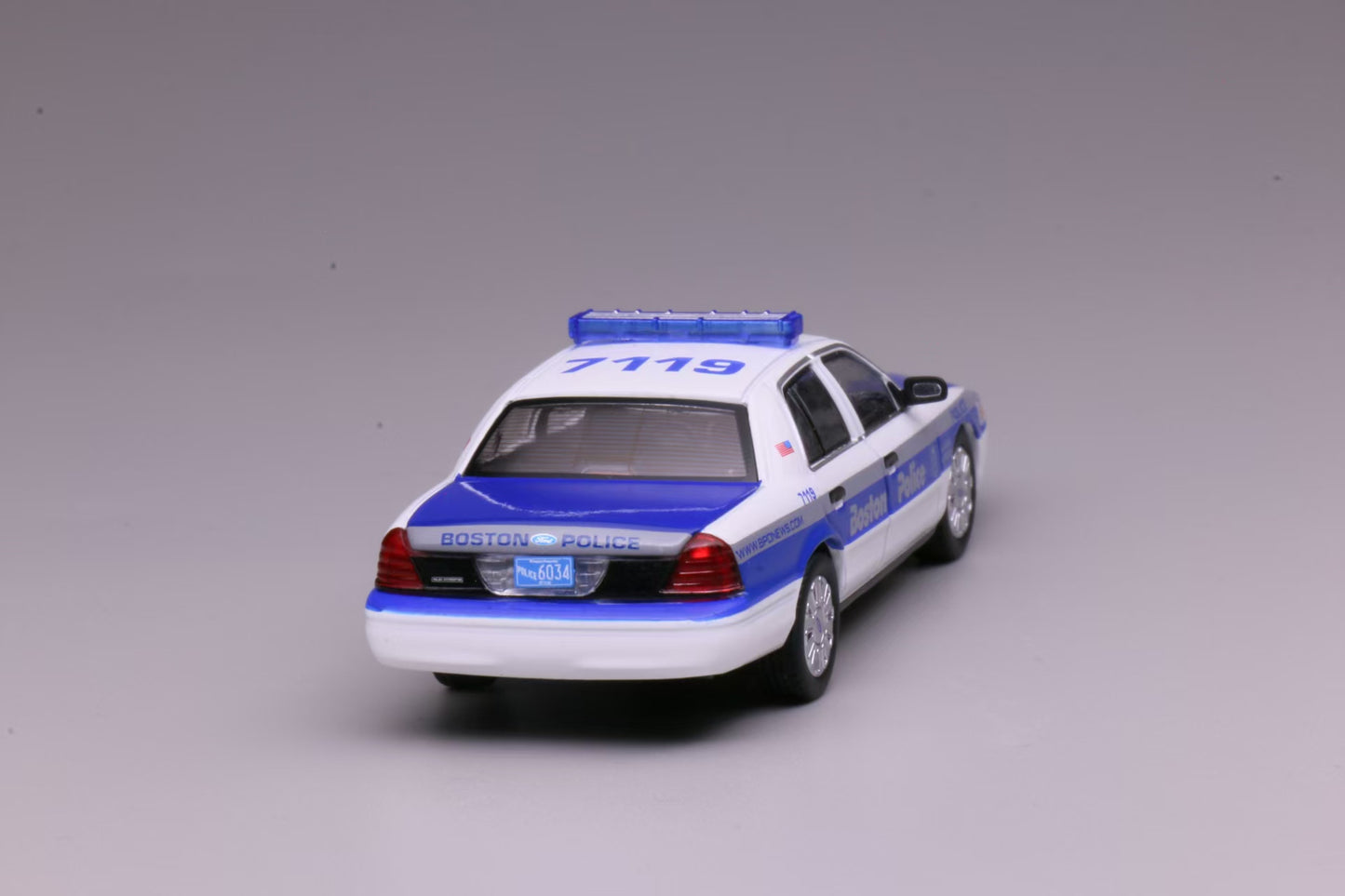 [Pre-order] 596 1:64 Ford CV Crown Victoria Boston Police Department