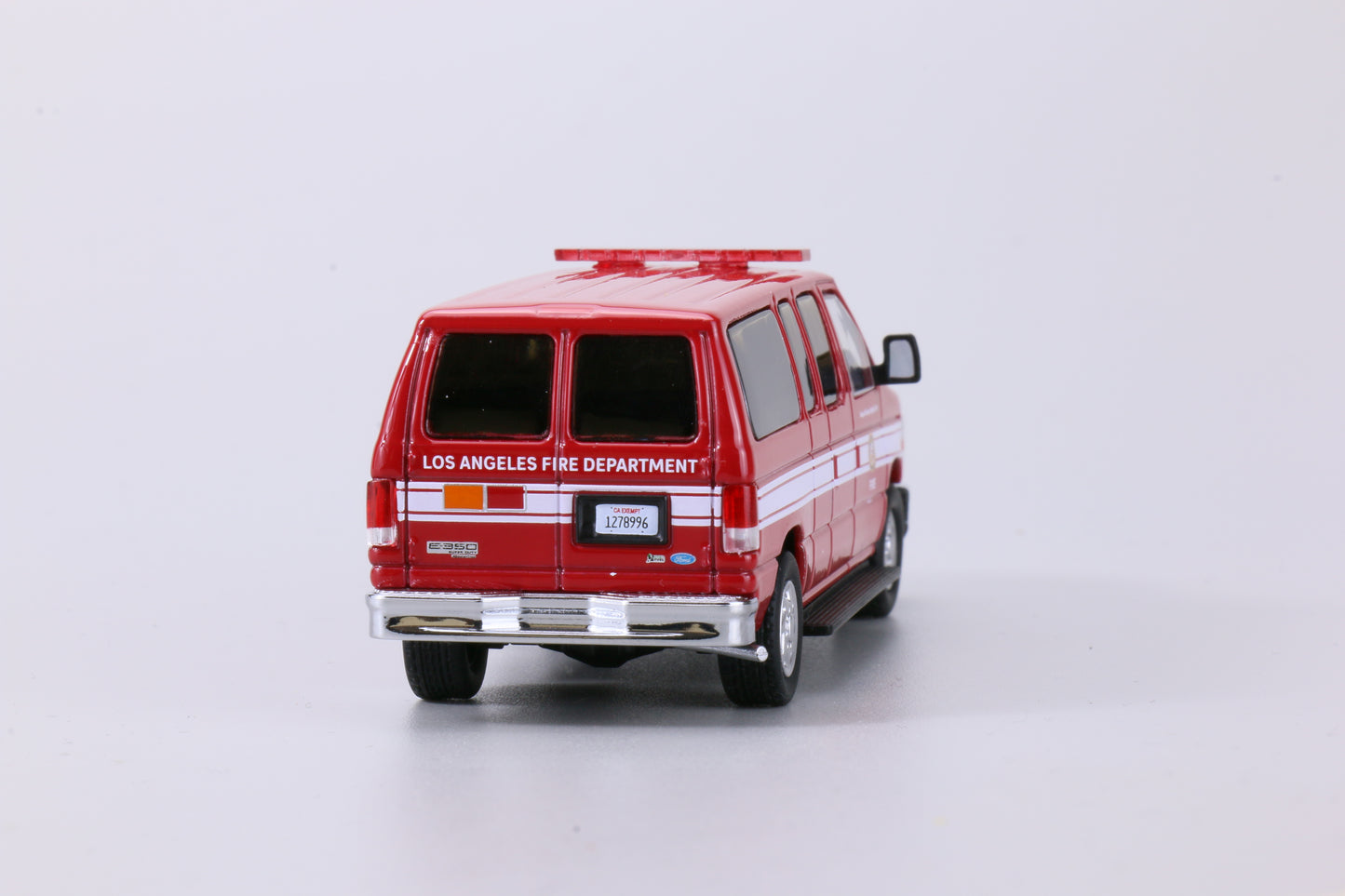 596 1:64 Ford E-Series E350 VAN Los Angeles Fire Department (LAFD)