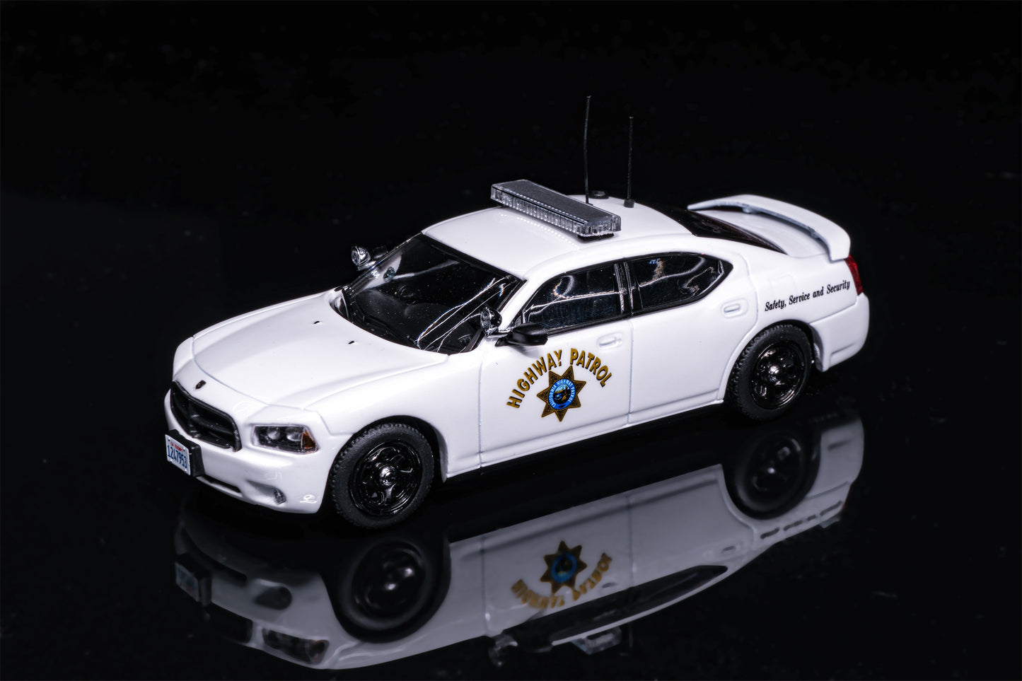 Rollin 1:64 California Highway Patrol CHP charger 08 SMPV Polar Bear