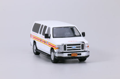 596 1:64 Ford E-Series E350 VAN New York Fire Department White (FDNY)