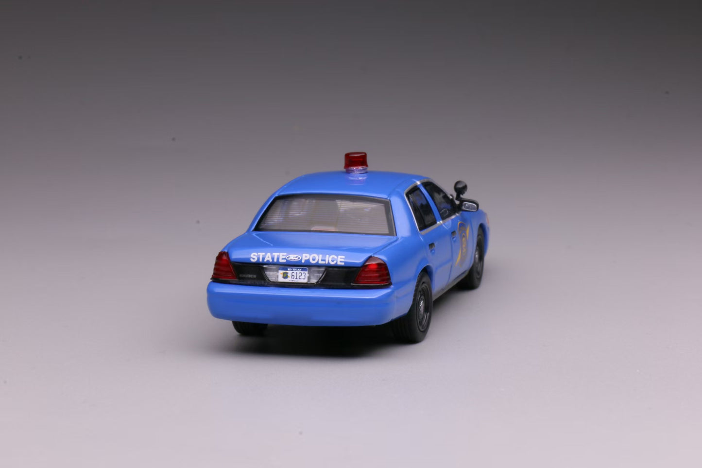 596 1:64 Ford CV Crown Victoria Michigan State police