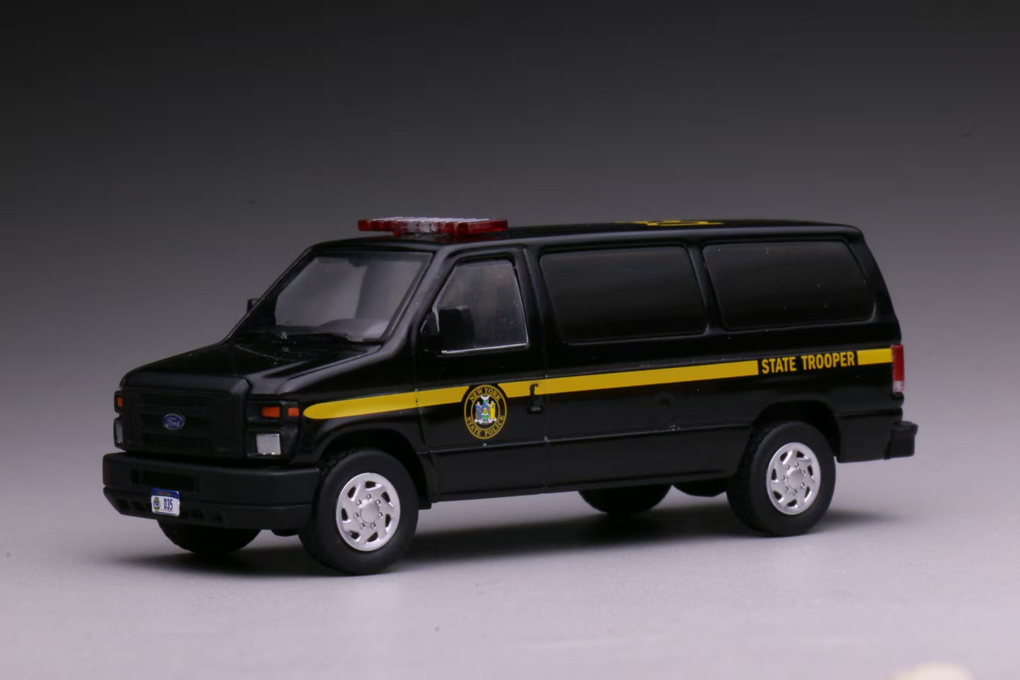 [Pre-order] 596 1:64 Ford E-Series E350 VAN New York State Trooper (NYSP)