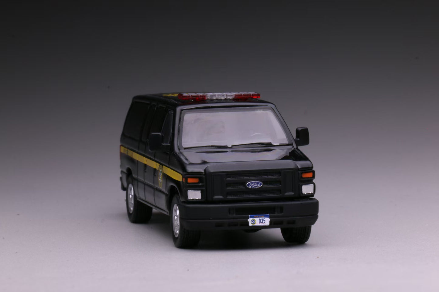 [Pre-order] 596 1:64 Ford E-Series E350 VAN New York State Trooper (NYSP)