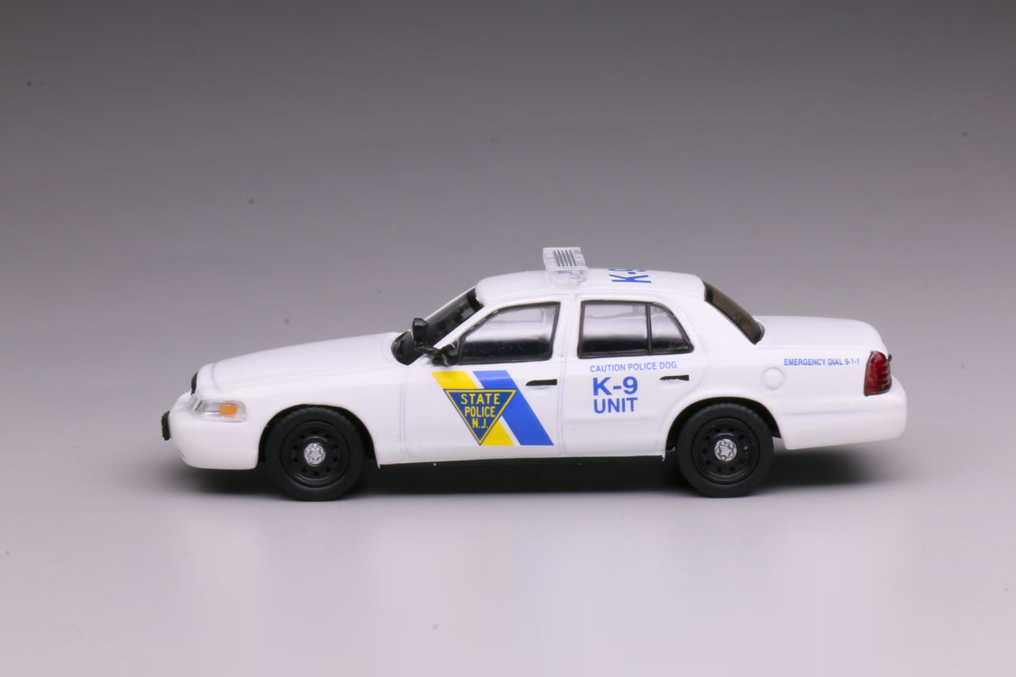 [Pre-order] 596 1:64 Ford CV Crown Victoria New Jersey State Police (N.J)