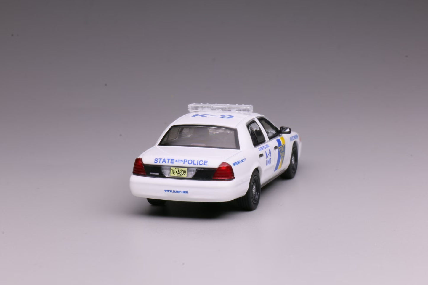 [Pre-order] 596 1:64 Ford CV Crown Victoria New Jersey State Police (N.J)