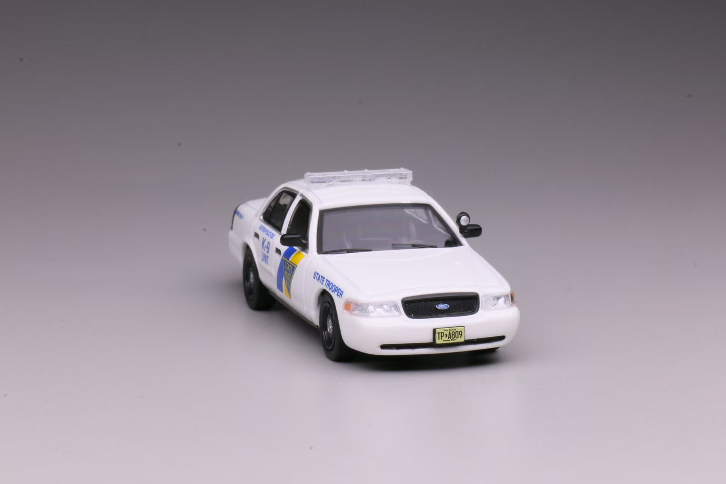 [Pre-order] 596 1:64 Ford CV Crown Victoria New Jersey State Police (N.J)