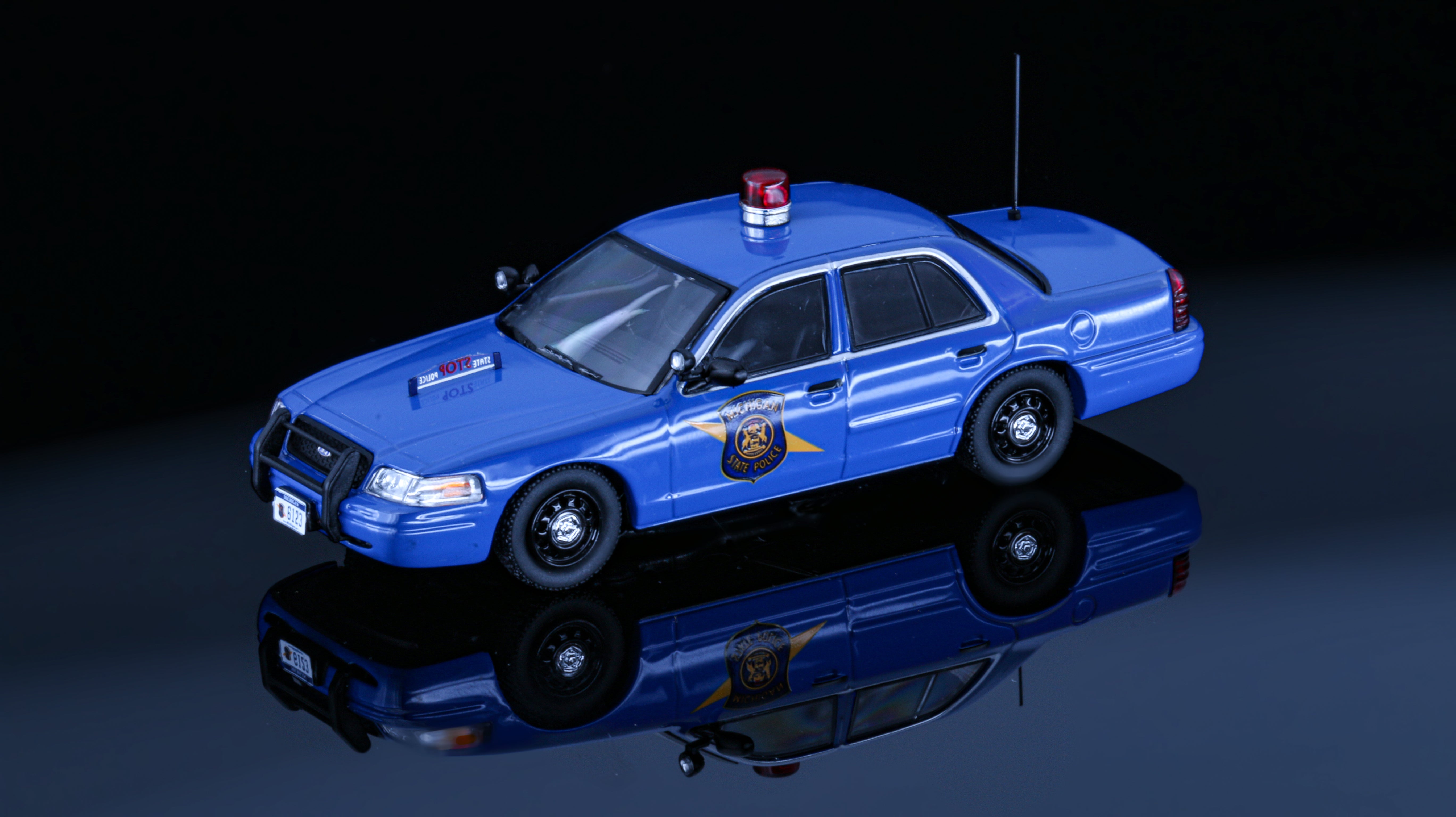 Rollin 1:64 Michigan State Ford Crown Victoria / 08 Dodge Charger
