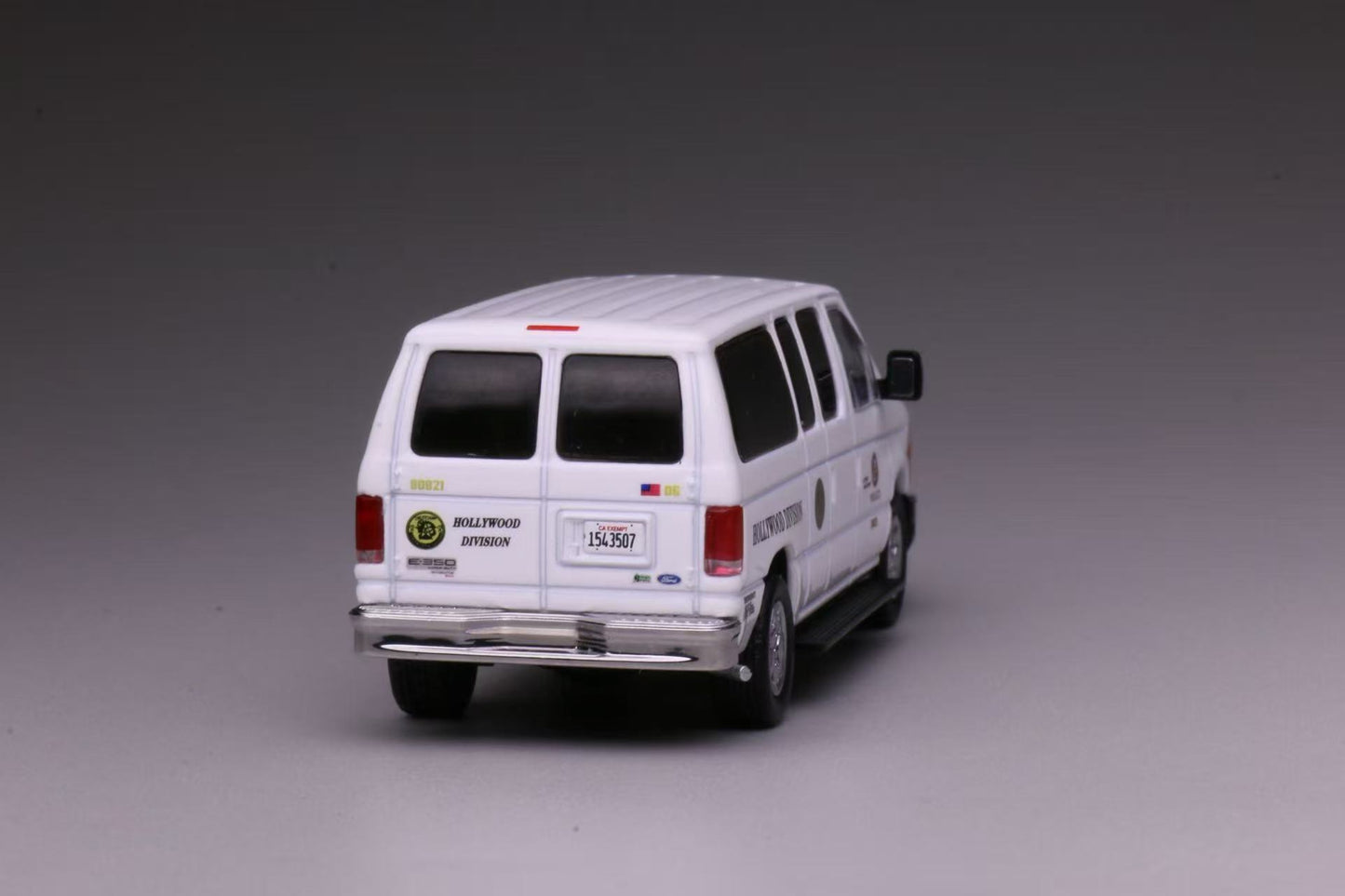 596 1:64 E-Series Van E350 Los Angeles Hollywood Diecast