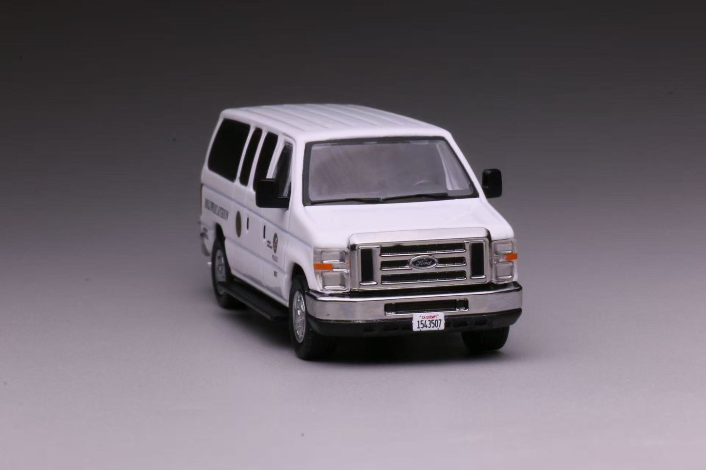 596 1:64 E-Series Van E350 Los Angeles Hollywood Diecast