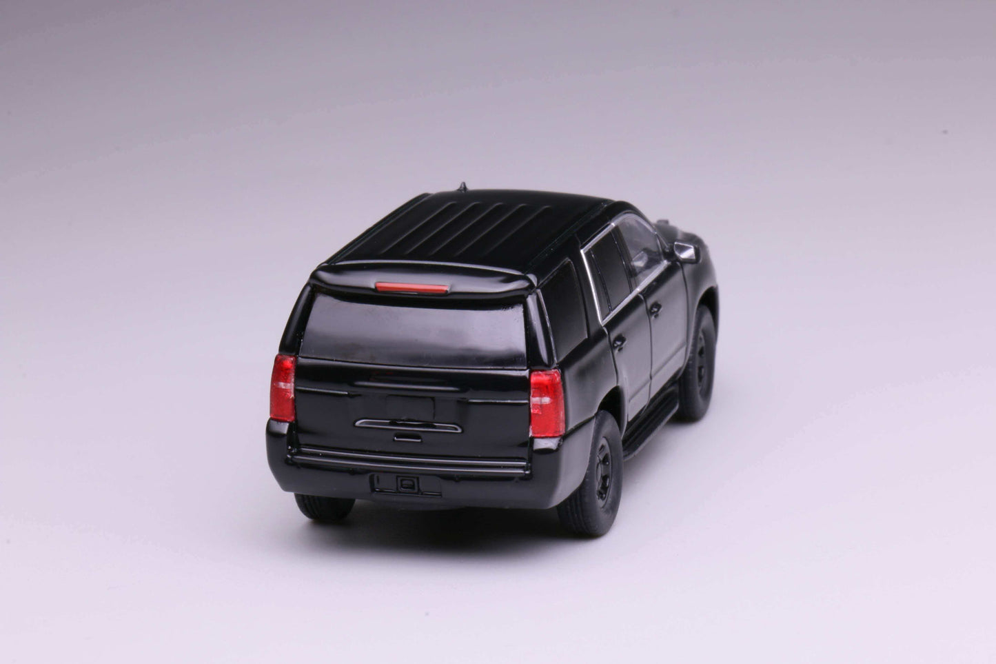 [Pre-order] 596 1:64 Chevrolet 15 Tahoe Black with Pushbar