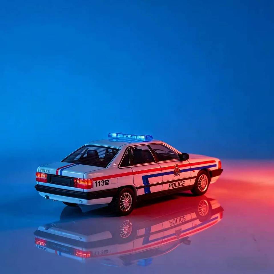 Rhino Model 1/64 RM Audi 100 C3 Police