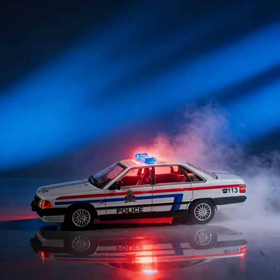 Rhino Model 1/64 RM Audi 100 C3 Police